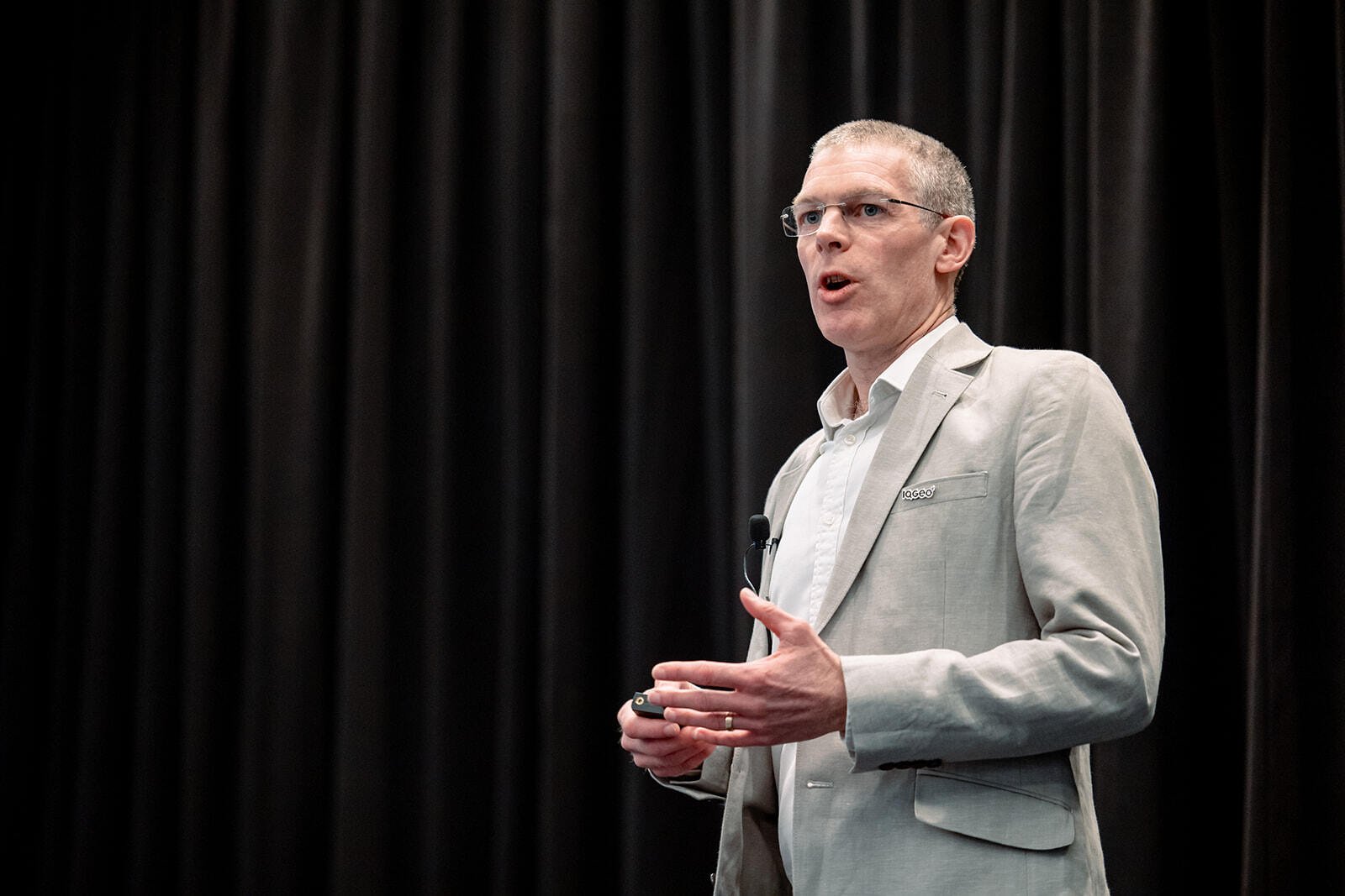 James Wheatley gives a product update at the IQGeo Americas Meetup 2024